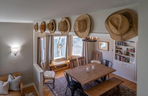 Livingston Casa | 7th Street Bungalow