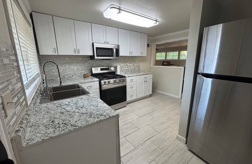 Monticello Condominio | 7th Street Modern Loft with Wifi and a Chill Deck