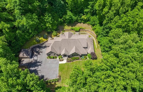 Wears Valley Cabina | 8,000 sq ft mansion w/cinema, sauna, hot tub, arcade, pool table, and parlor!