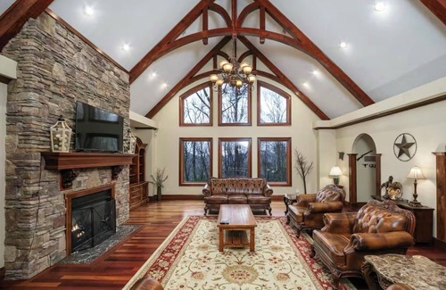 Wears Valley Cabina | 8,000 sq ft mansion w/cinema, sauna, hot tub, arcade, pool table, and parlor!