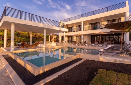 Akumal Villa | 8 BDR BEACH FRONT VILLA- PRIVATE CHEF- RETREATS- WEDDINGS-FAMILY GATHERINGS-GOLF