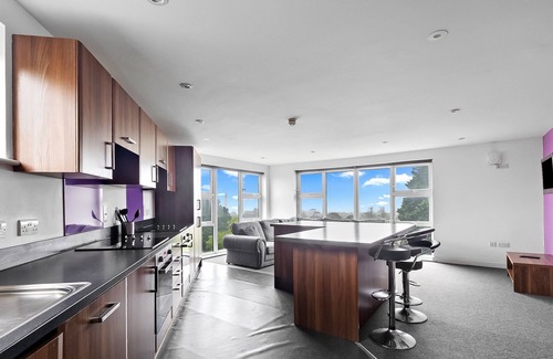 Plymouth Apartamento | 8 Bed Apartment @ Derriford Stays by Pureserviced