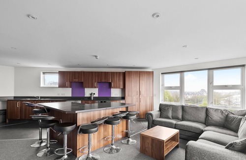 Plymouth Apartamento | 8 Bed Apartment @ Derriford Stays by Pureserviced