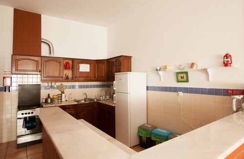 Ericeira Hotel | Cama de 8 camas: Chill Hill Hostel & Private Rooms - Peach Garden (RNAL Nº 7624 / AL)