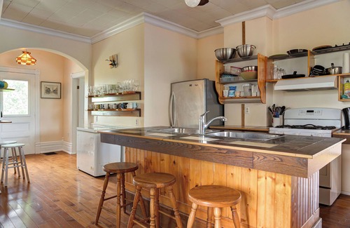 Ashfield-Colborne-Wawanosh Cabaña | 8 bedroom Shamrock Beach Cottage