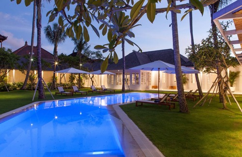 Petitenget Villa | Villa de estilo caribeño de 8 dormitorios en tierra masiva