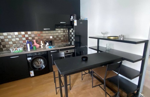 Pierrefitte-sur-Seine Casa | 8 Bedroom Private vacation home in Pierrefitte-sur-Seine