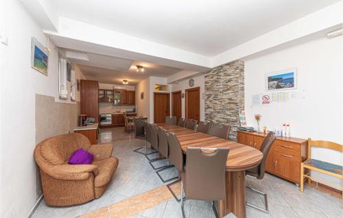 Okrug Donji Casa | 8 Bedroom Gorgeous Home In Okrug Donji