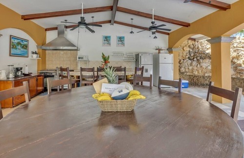 Jaco Villa | 8 BR Private Party Complex MEJOR ubicación: ¡camine a TODO! Bono de hasta $ 200