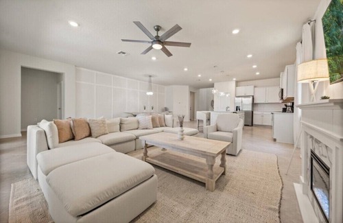 Four Corners Casa | 8 Bedrooms / 6 Bathrooms / Windsor Cay (15960SC)