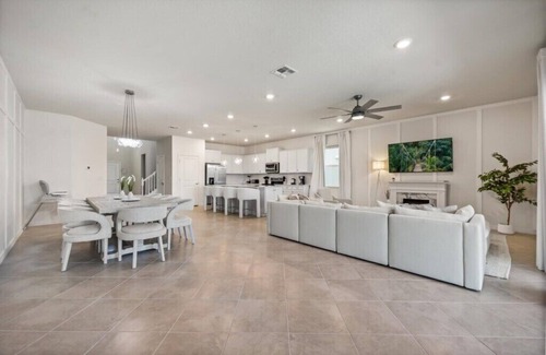 Four Corners Casa | 8 Bedrooms / 6 Bathrooms / Windsor Cay (15960SC)