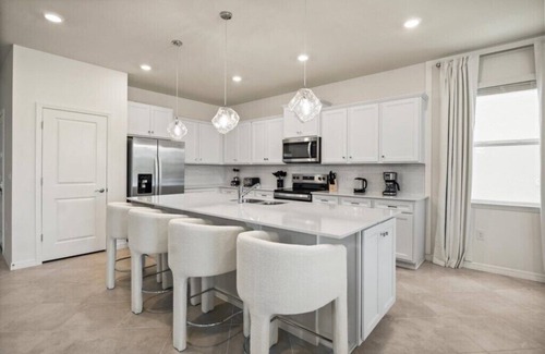 Four Corners Casa | 8 Bedrooms / 6 Bathrooms / Windsor Cay (15960SC)