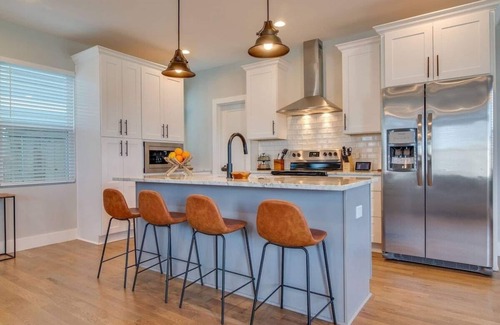 Hope Gardens Casa | 8 bedrooms! Great location! Brand new! Sleeps 24!