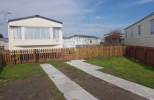 Brean Casa | 8 Berth Caravan with Spacious enclosed garden