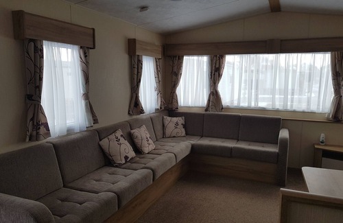 Brean Casa | 8 Berth Caravan with Spacious enclosed garden