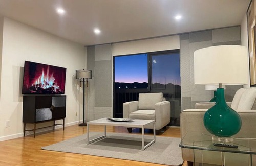 Downtown Apartamento | 8. Delightful 2 Bedroom Apt /parking in city center