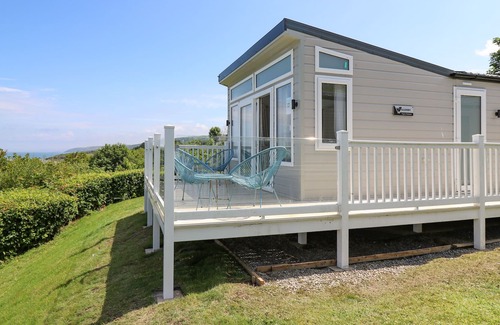 New Quay Casa | 8 HARBOUR VIEW, family friendly, country holiday cottage in New Quay