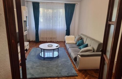 Tirgu Jiu Apartamento | 8 MAI Residence
