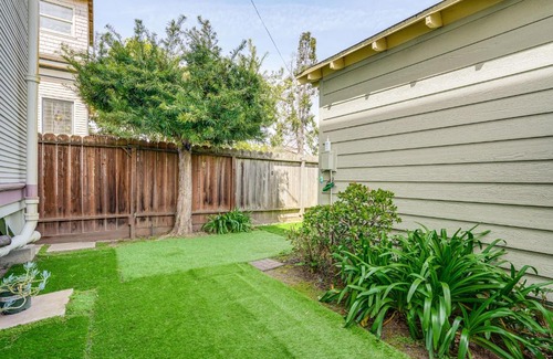 Alameda Apartamento | 8 Mi to Bay Bridge Couples Getaway with Mtn Views!