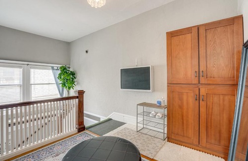 Alameda Apartamento | 8 Mi to Bay Bridge Couples Getaway with Mtn Views!