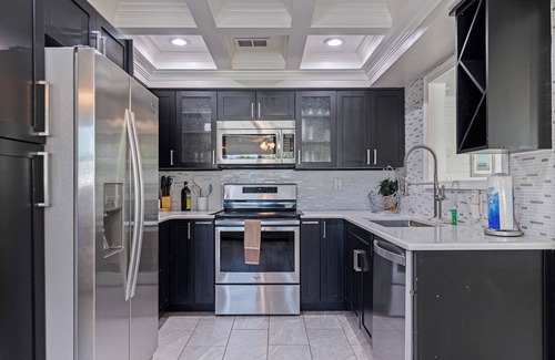 St. Petersburg - Clearwater Casa | 8 Mi to Beach: Family-Friendly, Pastel Gem!