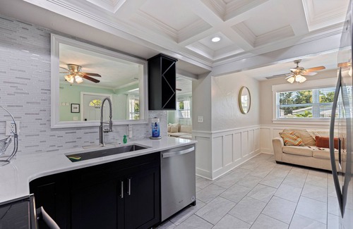 St. Petersburg - Clearwater Casa | 8 Mi to Beach: Family-Friendly, Pastel Gem!