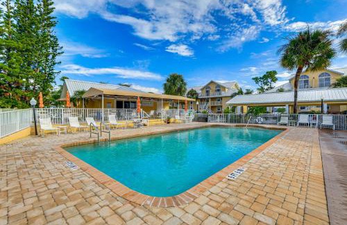 Englewood Apartamento | 8 Mi to Beach with Pool Access Englewood Condo!