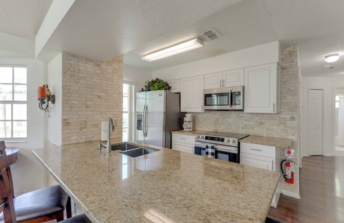 Kissimmee Condominio | 8 Mi to Disney: Resort-Style Condo w/ Pool Access