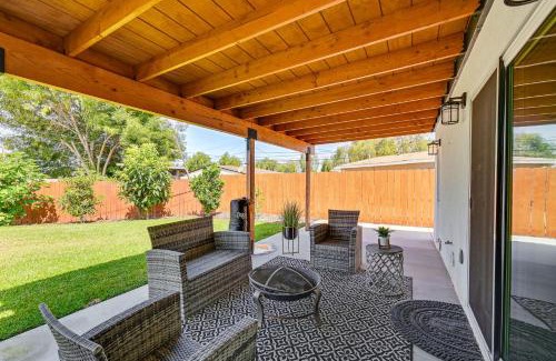 Lincoln Acres Casa | 8 Mi to Downtown San Diego Chic Home with Patio