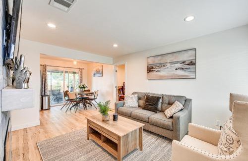 Lincoln Acres Casa | 8 Mi to Downtown San Diego Chic Home with Patio
