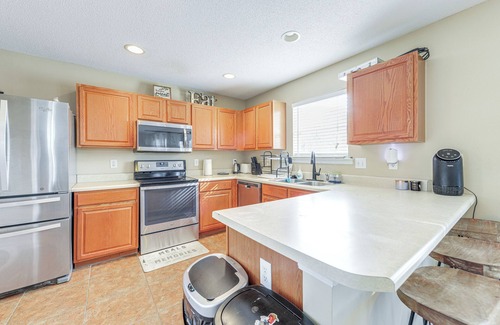 Northeast Raleigh Casa | 8 Mi to Dtwn: Raleigh Family Home w/ Yard