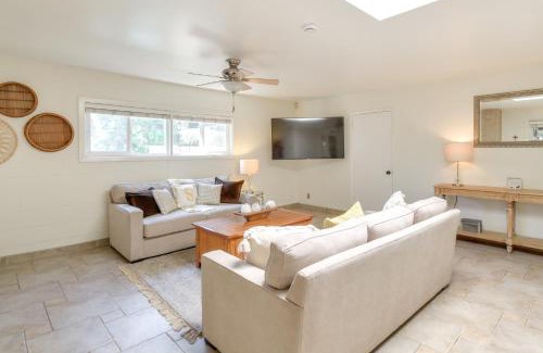 Roosevelt Casa | 8 Mi to Dtwn Spacious Home with Fire Pit in Fresno!