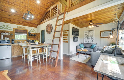 San Marcos Cabina | 8 Mi to Dtwn Wimberley: Cabin Retreat on 5 Acres!