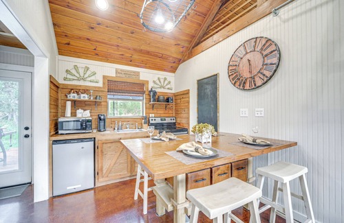 San Marcos Cabina | 8 Mi to Dtwn Wimberley: Cabin Retreat on 5 Acres!