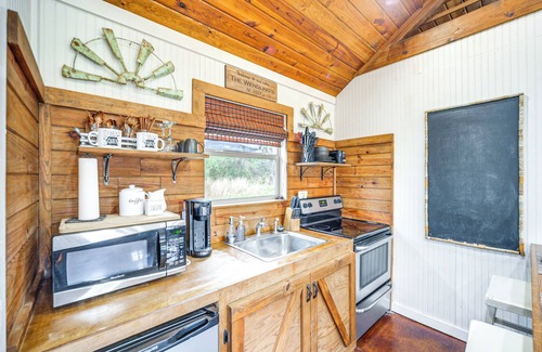 San Marcos Cabina | 8 Mi to Dtwn Wimberley: Cabin Retreat on 5 Acres!