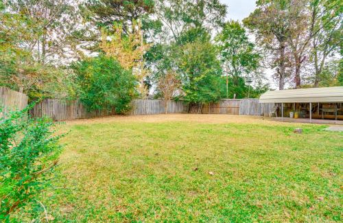 Little Rock Casa | 8 Mi to Dwtn Little Rock - Home with Fenced Yard!