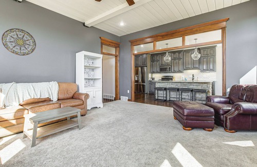 De Pere Cabaña | 8 Mi to Lambeau Field: Family Home in De Pere!