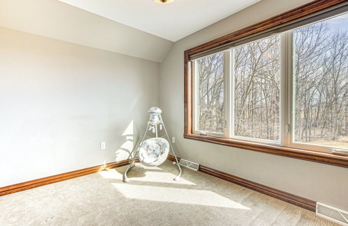 De Pere Cabaña | 8 Mi to Lambeau Field: Family Home in De Pere!