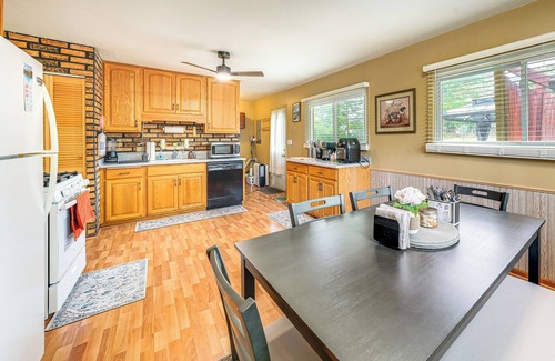 Streamwood Casa | 8 Mi to Nature Center: Streamwood Gem w/ Yard!