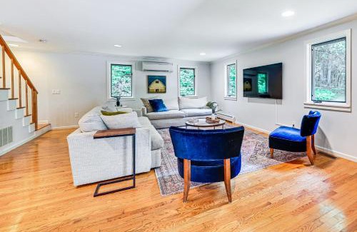 Housatonic Casa | 8 Mi to Tanglewood and Butternut Ski Spacious Home!