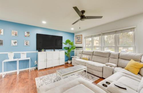 Charlotte Casa | 8 Mi to Uptown Home with Hot Tub in Charlotte!