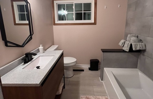 Columbus Casa | 8 min from CMH, and 10 minutes from Downtown