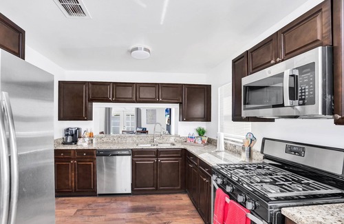 Indian Wells Casa | 8 minutes from disney parks! Beautiful home with pool heated!