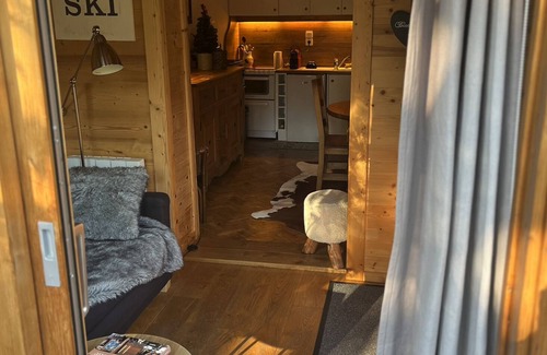Saint-Bon-Tarentaise Apartamento | 8 minutes from the slopes by car, apartment in private chalet with parking