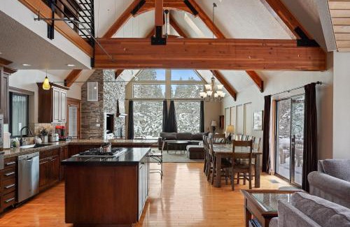 Deer Park Casa | 8 Mt Baker Home with Hot Tub