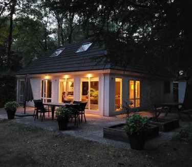 Diessen Casa | 8 pers vakantiehuis met natuur- sauna en bubbelbad