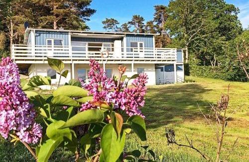 Ljungskile Casa | 8 person holiday home in LJUNGSKILE-By Traum