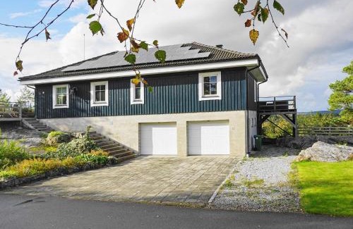Henan Casa | 8 person holiday home in Henån-By Traum
