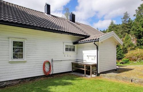 Lyngdal Casa | 8 person holiday home in Kvås