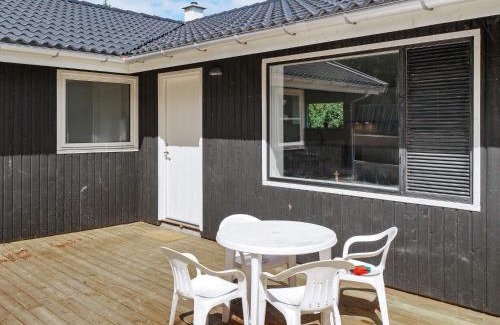 Melby Casa | 8 person holiday home in Melby